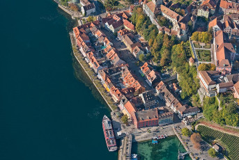 Meersburg 1622-2018, Luftaufnahme Unterstadt im Herbst