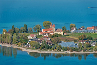 Reichenau 0867-2018, Luftaufnahme Kriche St Peter und Paul Niede