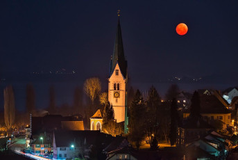 Sipplingen 0979-2018, Vollmonduntergang ueber Dorf und See