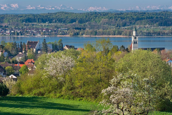 Überlingen 2569-2018, Münster mit See und Alpen