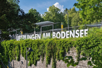Überlingen 2691-2018, Stadtemblem Überlingen am ZOB