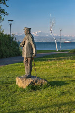 Friedrichshafen 1788-2019, Zeppelinstatue am GZH und Alpen