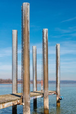 Steckborn 0140-2019, Steg mit Dalben am Hafen
