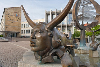 Friedrichshafen 1727-2019, Rathaus am Adenauerplatz und Rumpfbru