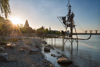 Friedrichshafen 1781-2019, Klangschiff und Stadt im Sonnenaufgan