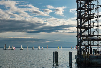Friedrichshafen 1837-2019, Detail Moleturm und Segelboote
