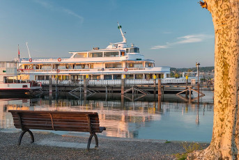 Konstanz 1729-2019, Erstes Morgenlicht auf dem Hafen