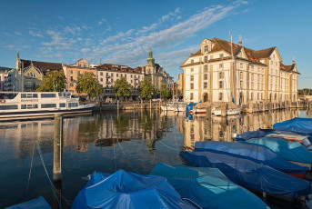 Rorschach 0124-2019, Hafen mit Kornhaus in Morgensonne