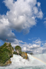 Schaffhausen 0204-2020, Wolken über dem Rheinfall und Regenboge