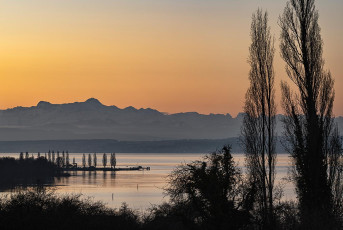 Birnau 0518-2019, Morgendaemmerung Uhldinger Bucht und Alpen