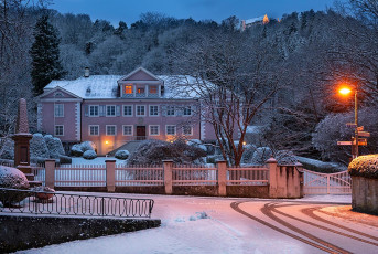 Bodman 0620-2020, Verschneites Schloss Bodman und Frauenberg in