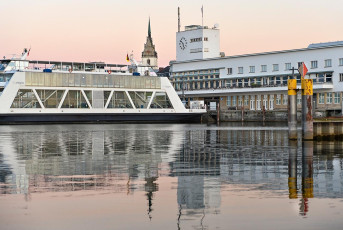 Friedrichshafen 1894-2020, BSB-Hafen mit Zeppelinmuseum und Niko