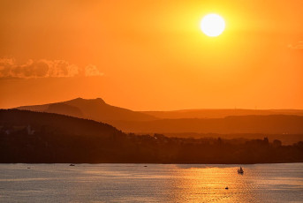 Mannenbach 0084-2020, Hegauvulkane im Sonnenuntergang