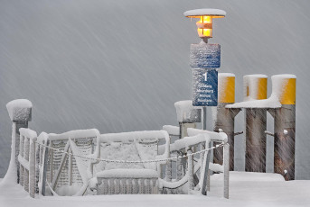 Hagnau 1294-2021, Schiffslände im Schneegestöber
