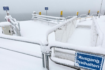 Meersburg 1872-2021, Schiffsanlegestelle im Schnee