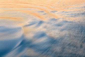 Überlingen 4427-2021 ICM, Abendrotspiegelung im Wasser