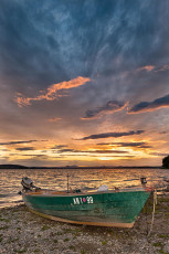 Reichenau 0369-2011, Boot und Abendwolken am Ufer von Sandseele