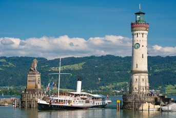 Lindau 1352-2015, Dampfschiff Hohentwiel beim Einlaufen im Hafen
