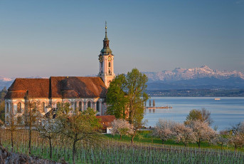 Birnau 0598-2022, Barockkirche und Alpen im Frühling