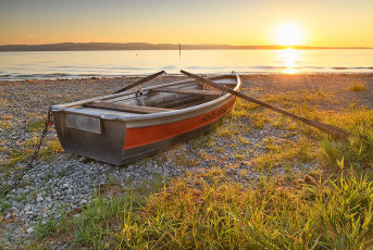 Konstanz 2065-2022, Rettungsboot im Sonnenaufgang