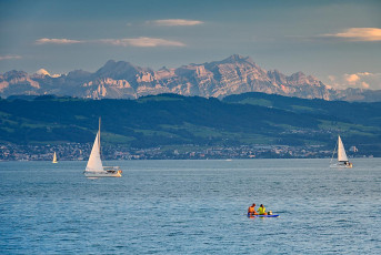 Langenargen 0723-2022, Segelboote vor Säntiskulisse