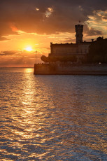 Langenargen 0752-2022, Schloss Montfort im Sonnenuntergang