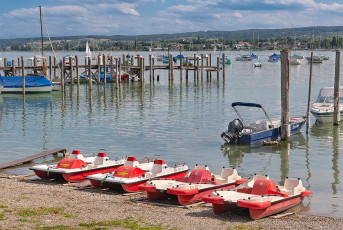 Allensbach 0489-2023, Bootsverleih und Steg am Hafen