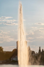 Friedrichshafen 2142-2023, Zeppelin-Seefontäne vor Schlosskirch