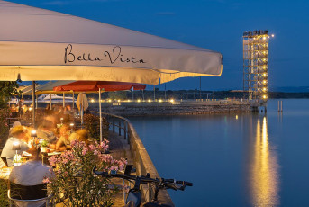 Friedrichshafen 2160-2023, Restaurant Seestrasse und Moleturm na
