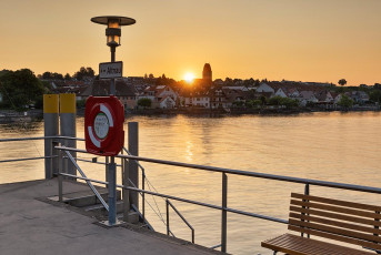 Hagnau 1665-2023 HDR, Sonnenaufgang über Ort und Landesteg