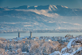 Lindau 2077-2023, Verschneite Insel vom Hoyerberg aus