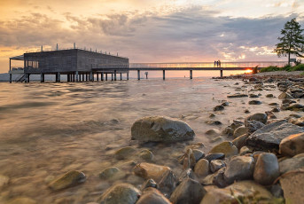 Lochau 0011-2023, Badehaus am Kaiserstrand abends