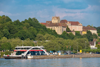 Meersburg 2122-2023, Fährehafen und Blick auf Burg und Schloss