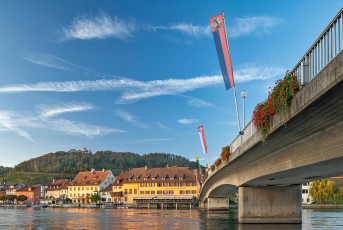 Stein am Rhein 0416-2023, Rheinbrücke mit Rheinfels und Hohenkl