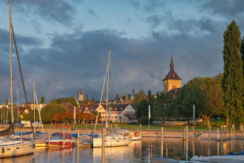 Arbon 0156-2024, Morgenlicht auf Jachthafen und Schloss