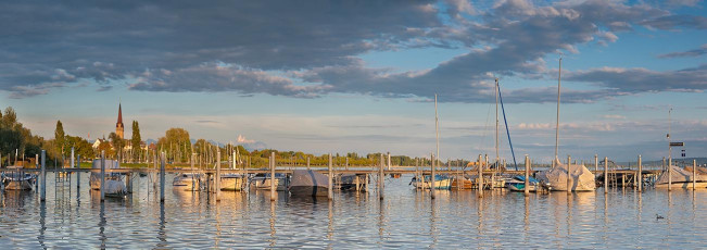 Radolfzell 0704-2025 PANO, Seeufer beim Motoryachtclub und Blick