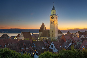 Überlingen 5097-2025, Altstadt mit Münster vom Museumsgarten