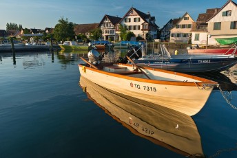 Ermatingen 0163-2012, Boot mit Wasserspiegelung, Feder und Fachw