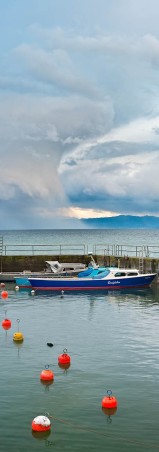 Hagnau 0775-2012 PANO, Boote im Westhafen und Regenwolke