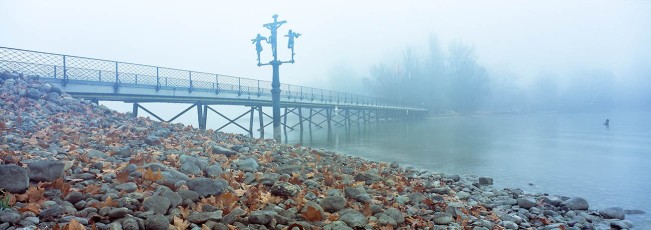 Mainau, Schwedenbrücke im Nebel