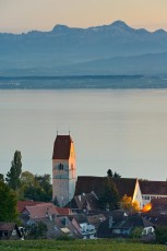 Hagnau 0946-2012 FINAL, Dämmerstunde über Ort und Alpen von de