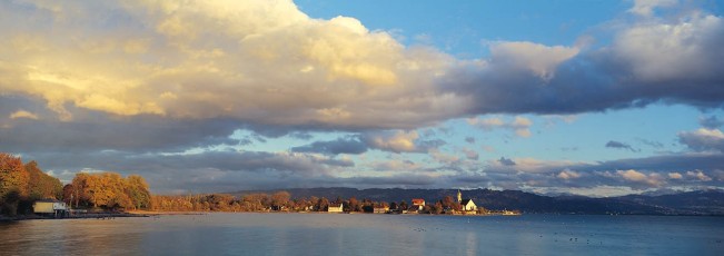Wasserburg, Insel und Wolken