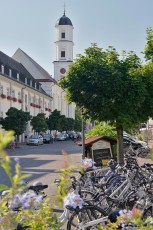 Langenargen 0431-2012, Marktplatz mit Pfarrkirche St Martin