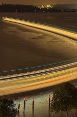 Meersburg 0940-2012, Leuchtspur der Fähren bei Nacht