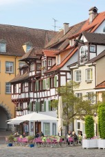 Meersburg 1120-2013, Cafe und Fachwerkhäuser am Schlossplatz