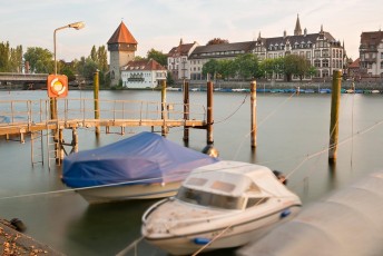 Konstanz 0933-2014, Boote am Seerhein und Rheintorturm