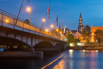 Konstanz 0948-2014, Nächtliche Rheinbrücke mit Münster
