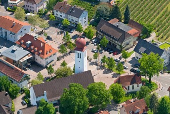 Kressbronn 0249-2013, Luftaufnahme Ortskern mit Kirche