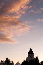 Reichenau 174-2009, Abendwolke über der Stiftskirche Sankt Geor