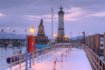 Lindau 247-2010 HDR, Winterliche Hafeneinfahrt im Morgengrauen